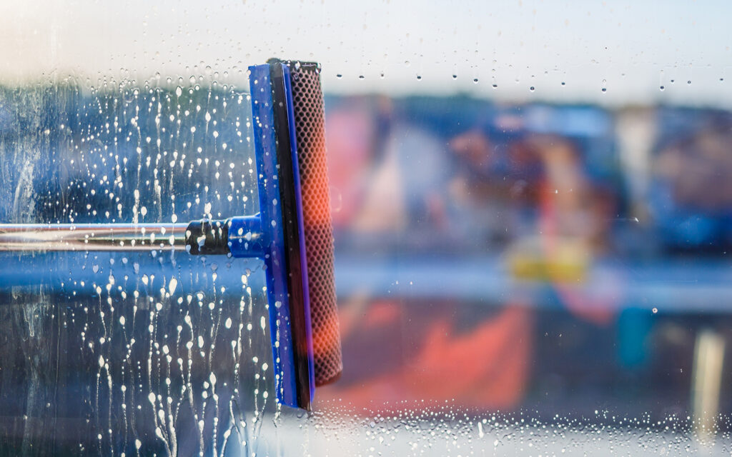 как помыть окна без разводов в домашних условиях