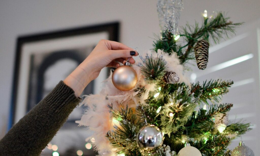 как красиво украсить елку