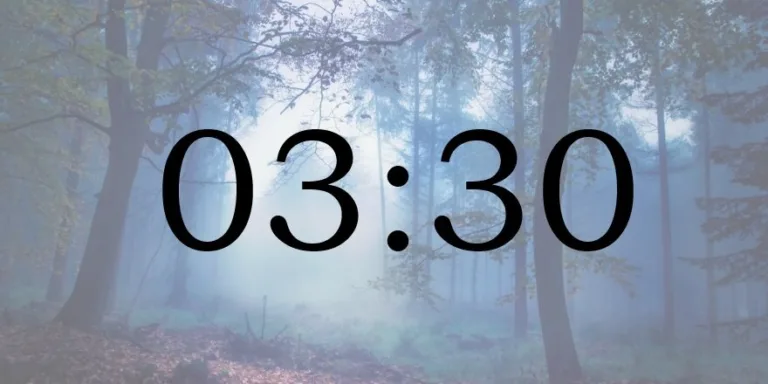 03:30 на часах