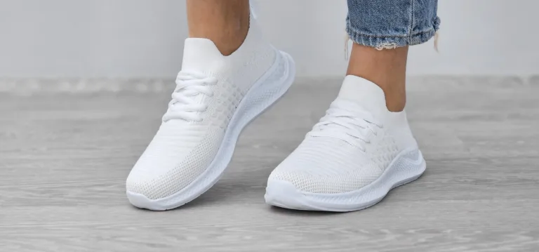 кросівки жіночі